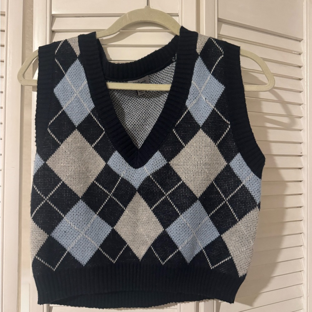 Argyle Knit Sleeveless Sweater Vest